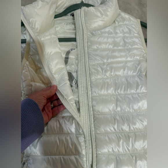 Tommy Hilfiger Ladies Medium Lightweight Ivory Pearl Puffer Vest - Picture 8 of 11